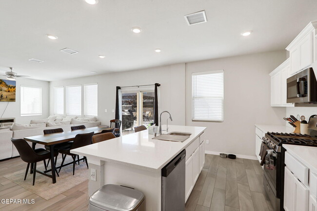 Building Photo - 6016 Hidden Clove Ct
