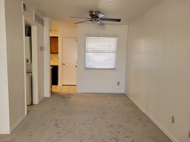 Building Photo - 5611 Ross Ave