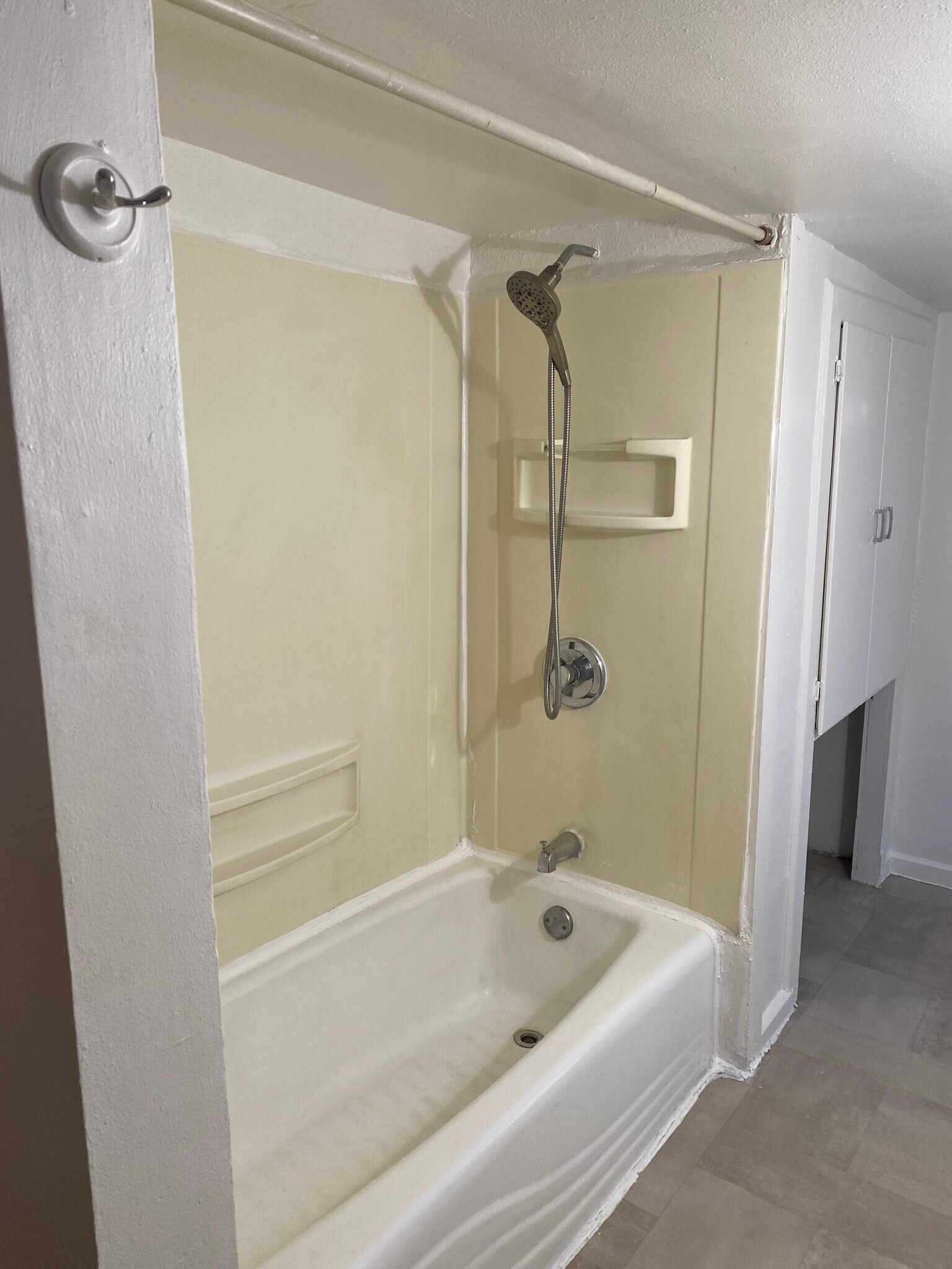 Bathroom - 633 E Johnson St