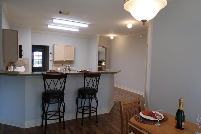 Building Photo - 1714 Oak Ridge Dr