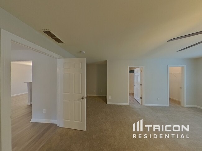 Building Photo - 455 Abbey Pl