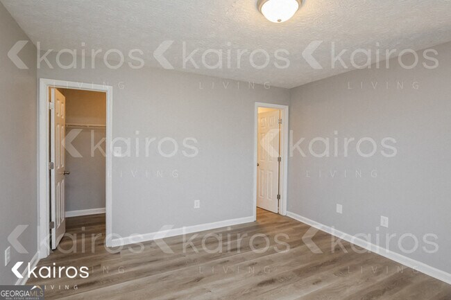 Building Photo - 365 Deer Park Dr