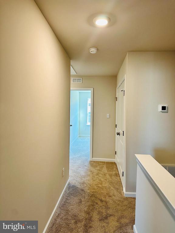Building Photo - 8 Elenor Ln
