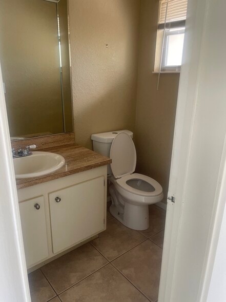 Building Photo - 4827 S Hemingway Cir