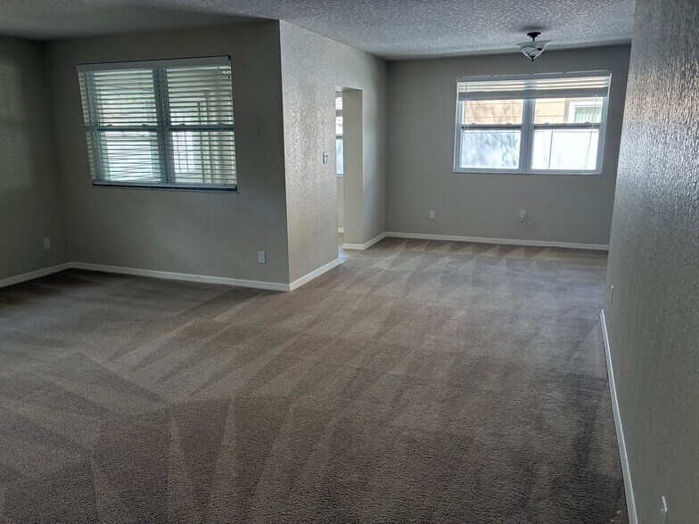 Building Photo - 423 Wildwood Way