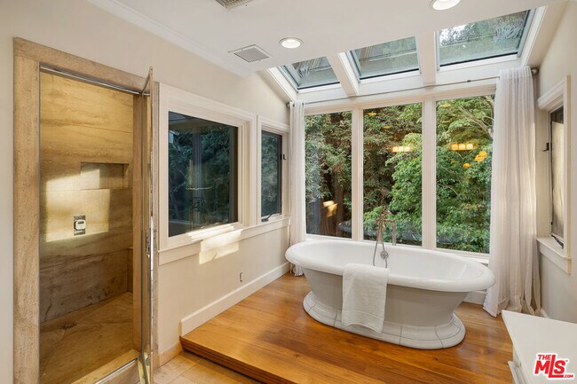 Building Photo - 7972 Mulholland Dr