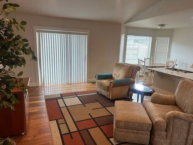 Building Photo - 3 Bed, 2 Bath, # Car Garage Home!