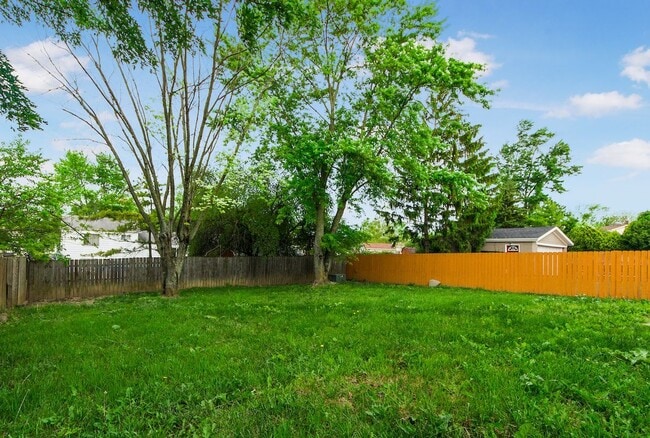 Building Photo - 611 Evergreen Terrace