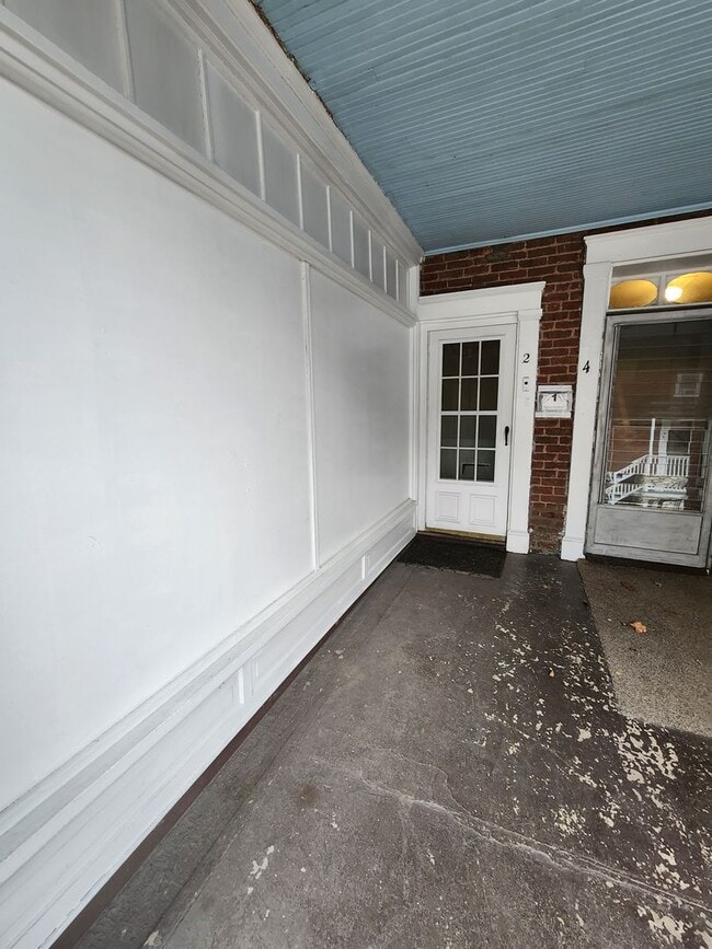 Building Photo - 1 E Elger St