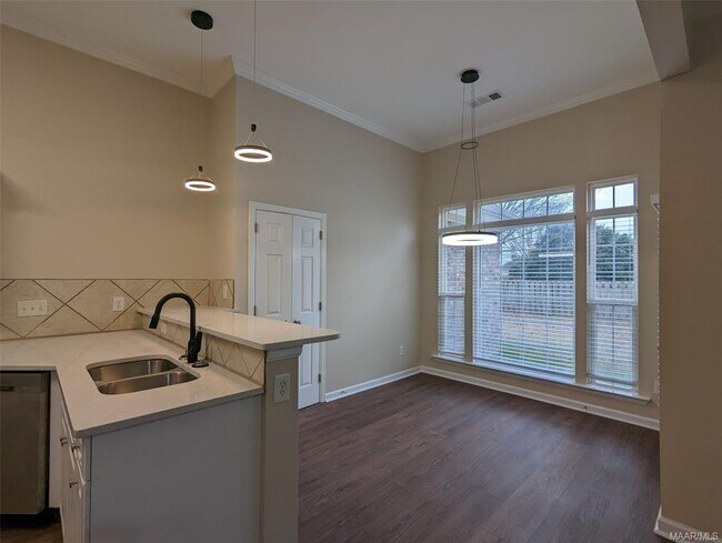 Building Photo - 8924 Cotswold Ct