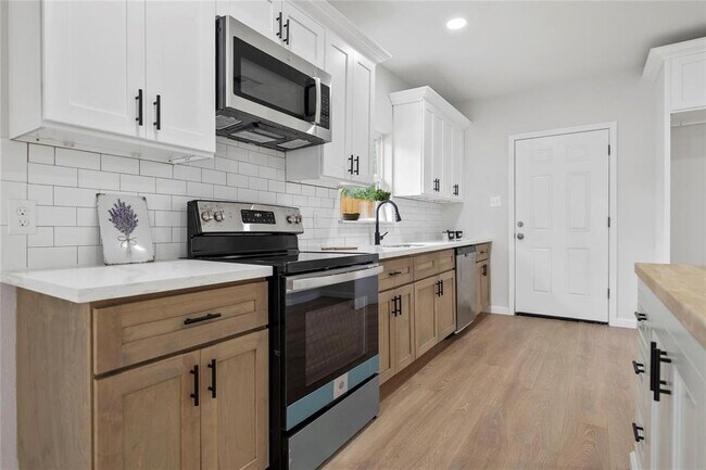 Building Photo - 2811 Winbern St