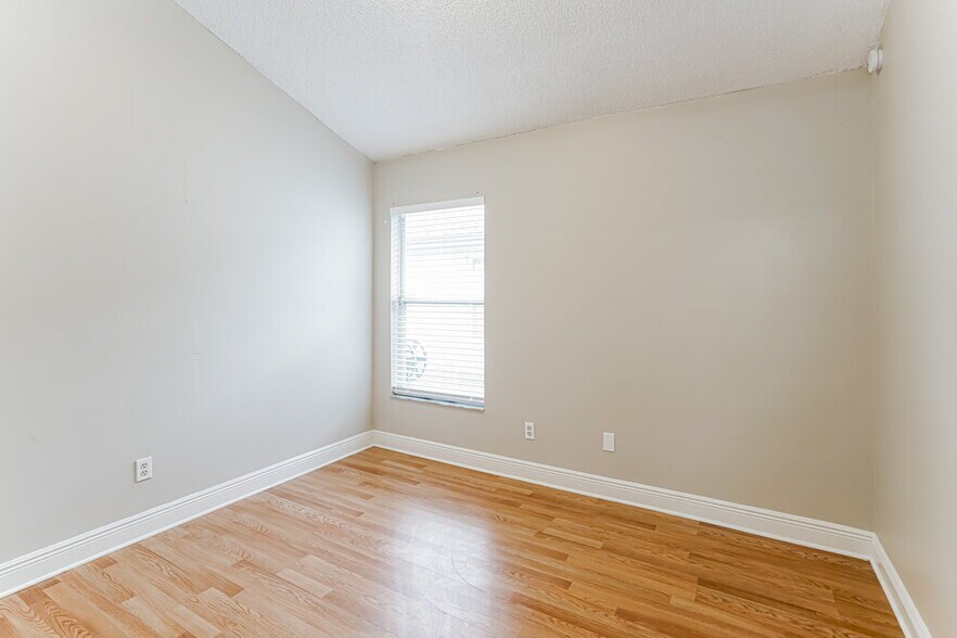 Building Photo - 7716 Marbella Crk Ave