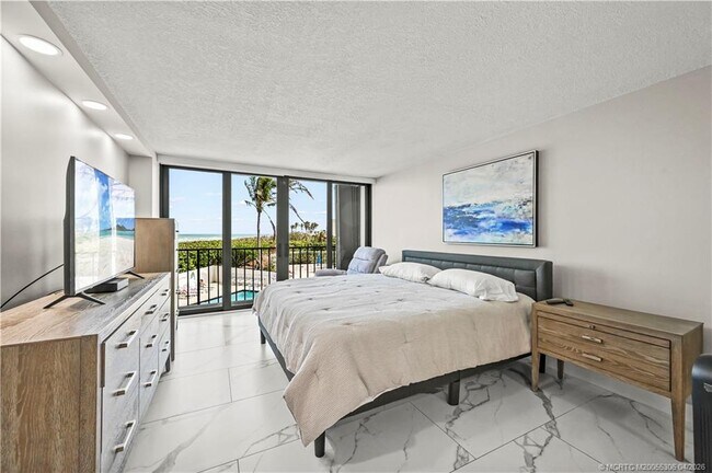 Building Photo - 9650 S Ocean Dr