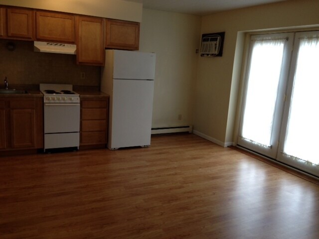 Building Photo - 429 E Broadway St