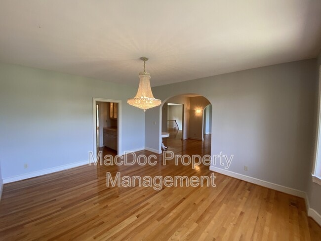 Building Photo - 11225 N Club Dr