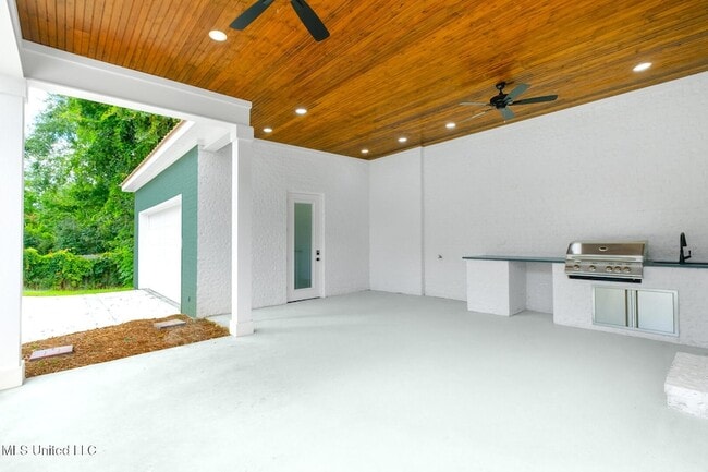 Building Photo - 5 Hanging Oak Cir