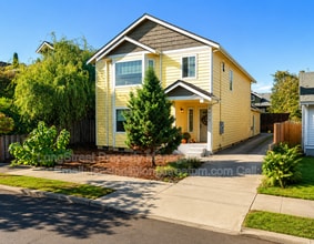 Building Photo - 4833 NE 18th Ave