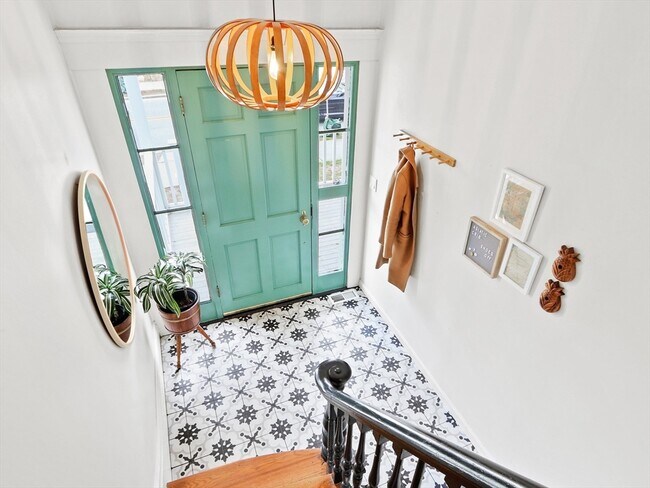 Building Photo - 8 Webster St