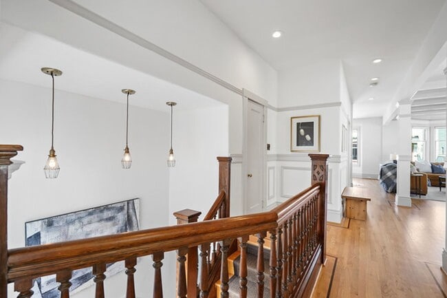 Building Photo - Gorgeous 3BR/2.5BA + Office Nob Hill Home ...