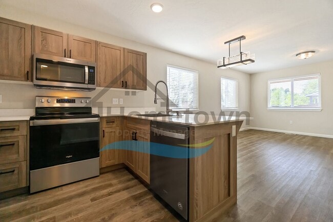 Building Photo - 2 Bedroom 2 Bath Home with Attached Garage...