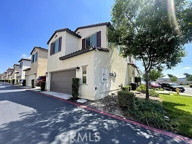 Building Photo - 1918-1918 Ray Abril Jr Ln