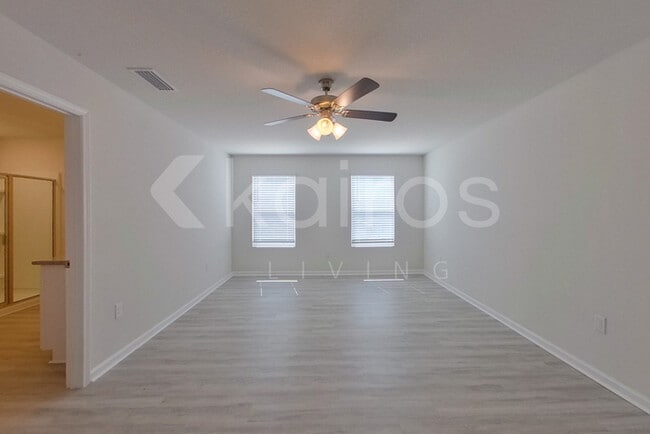 Building Photo - 321 Monarch Ln