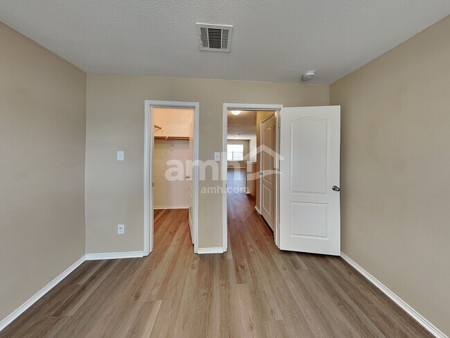 Building Photo - 4020 Hanna Rose Ln