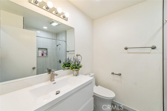 Building Photo - 14732 Del Amo Ave