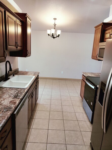 Building Photo - 2310 Cliffmoor Ln
