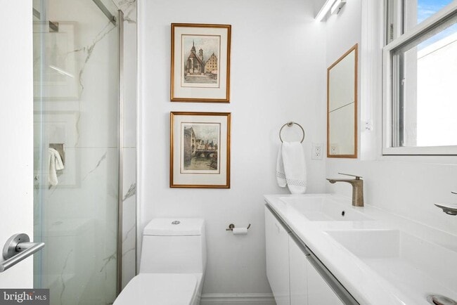 Building Photo - 317 3rd St SE