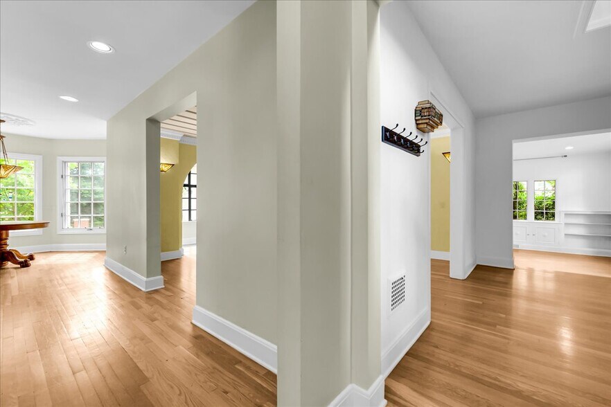 Building Photo - 455 Linden Rd