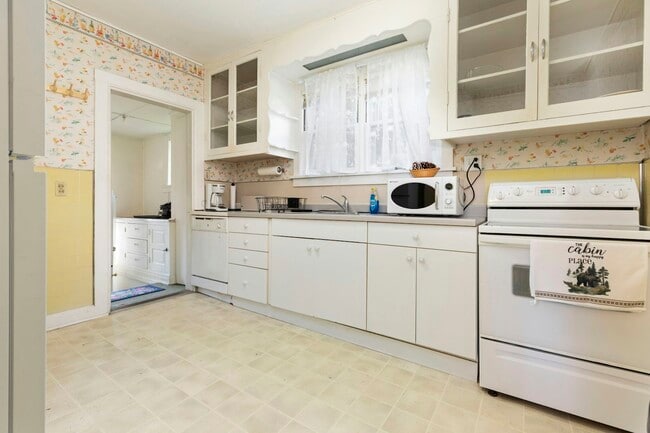 Building Photo - 511 S 3rd St