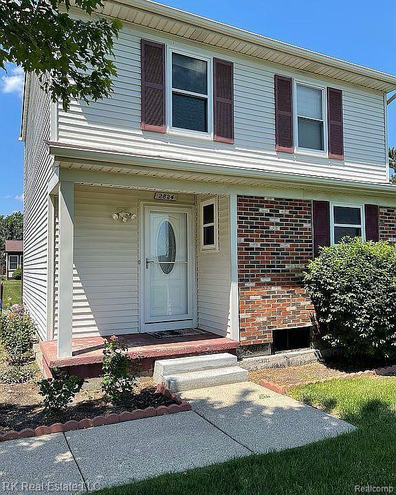 Primary Photo - 2824 Roundtree Dr