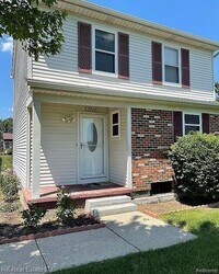 Building Photo - 2824 Roundtree Dr