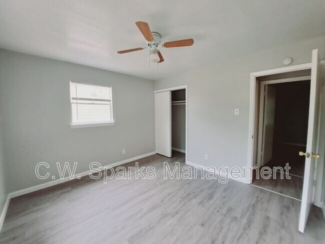 Building Photo - 633 Rutgers Dr