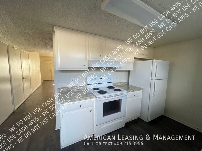 Building Photo - 2-Bedroom West End Town Home Available for...