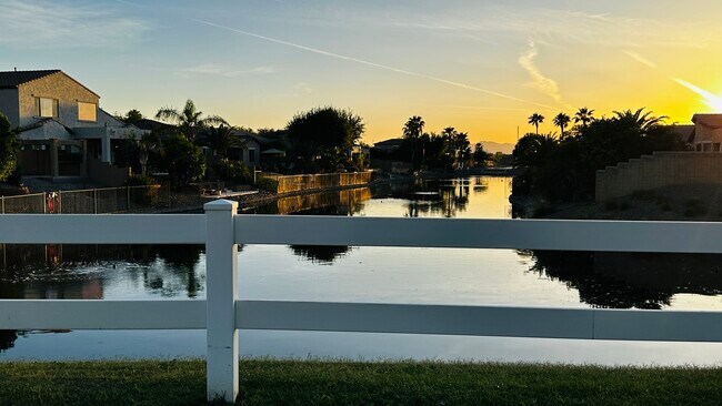 Building Photo - 839 E Las Colinas Pl