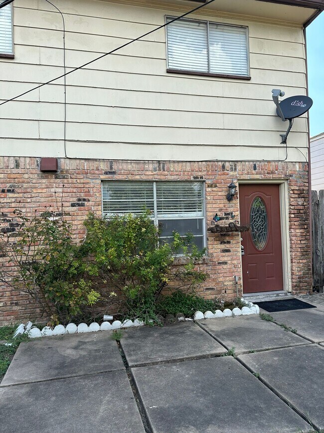 Building Photo - 7305 S Gessner Rd