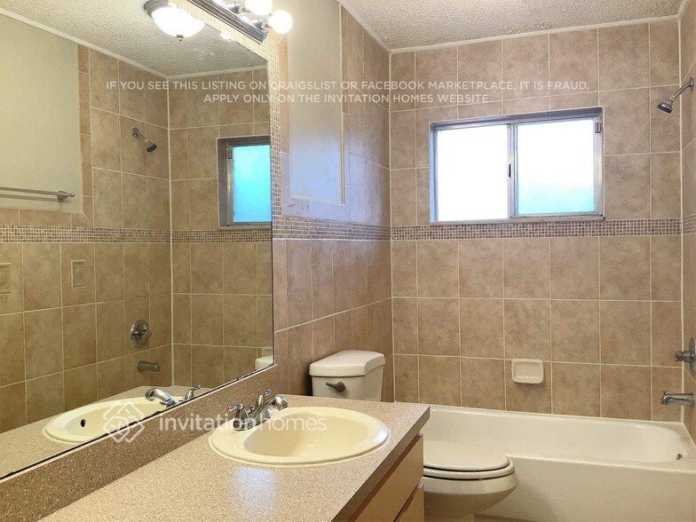 Building Photo - 1410 High Knoll Dr