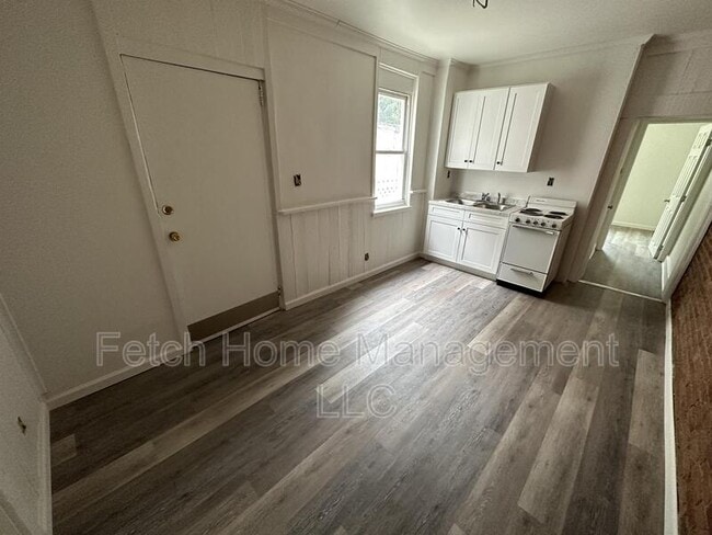 Building Photo - 528 S Duke St