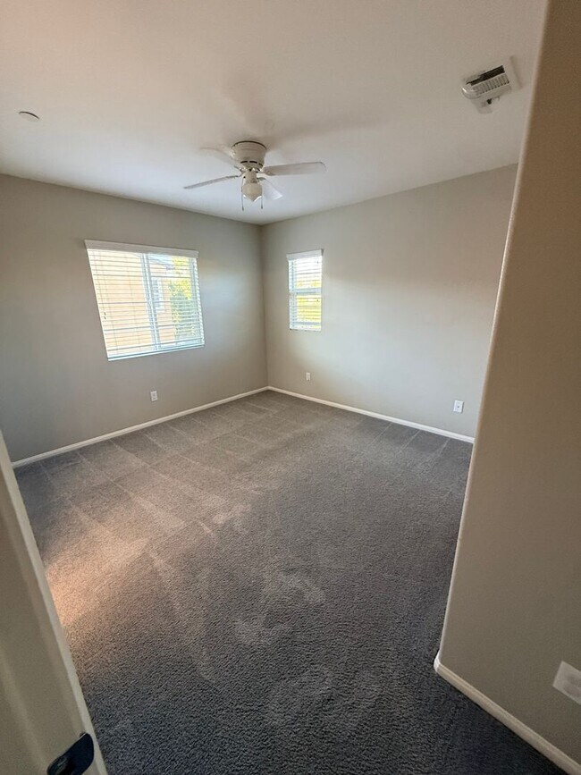 Building Photo - 37350 Paseo Tulipa