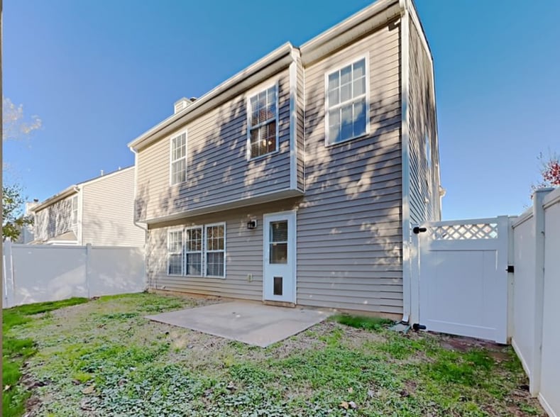 Building Photo - 3770 Burtons Barn St