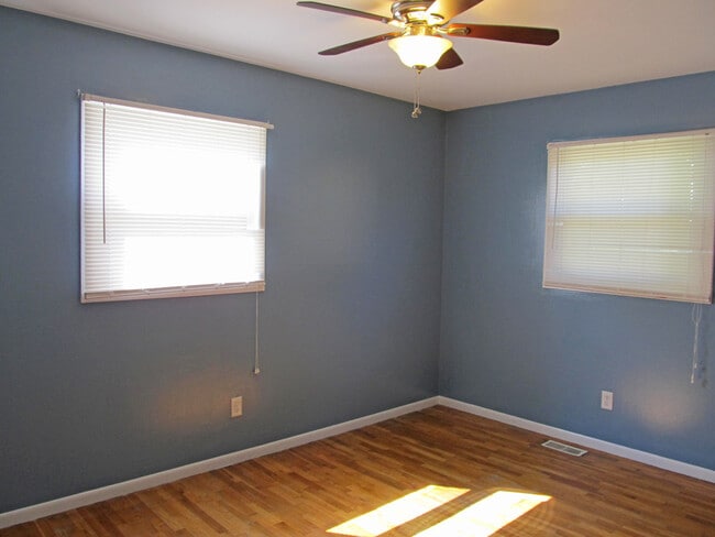 Building Photo - MOVE IN SPECIAL 3 Bedroom 1.5 Bath Ranch in Portage