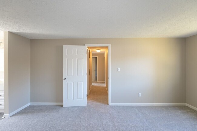 Building Photo - 4 bed 2.5 bath 2 story home with full deck located in Decatur Township