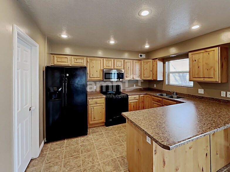 Building Photo - 1438 W 250 N