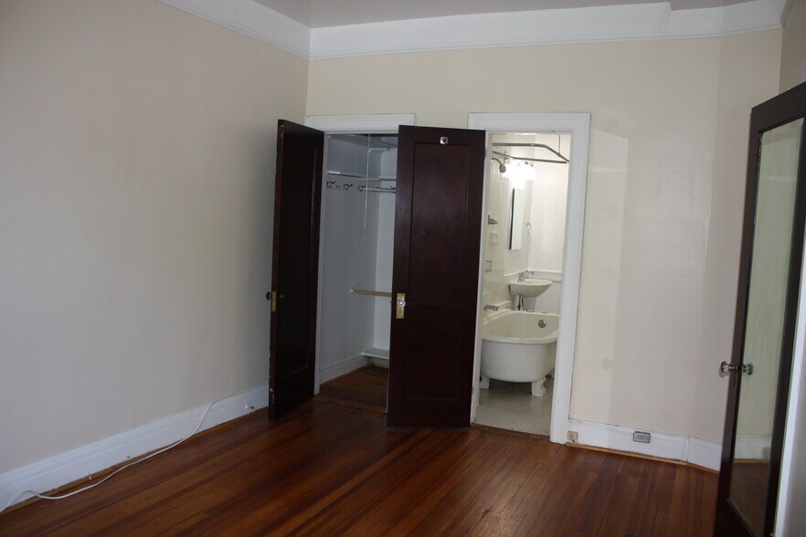 Building Photo - 3409 Greenway