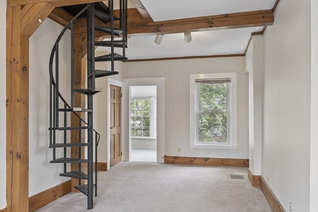 Building Photo - 93 Upham St