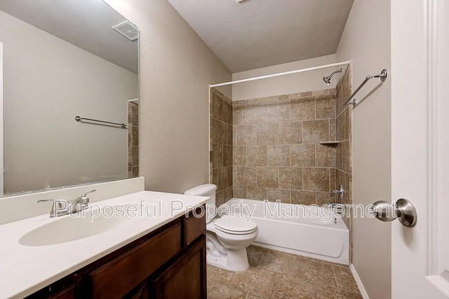 Building Photo - 615 W Shadow Ridge Way