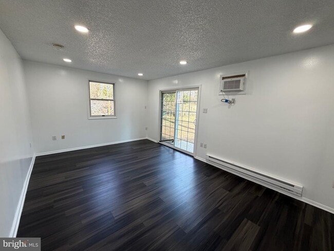 Building Photo - 20 Andrea Ct