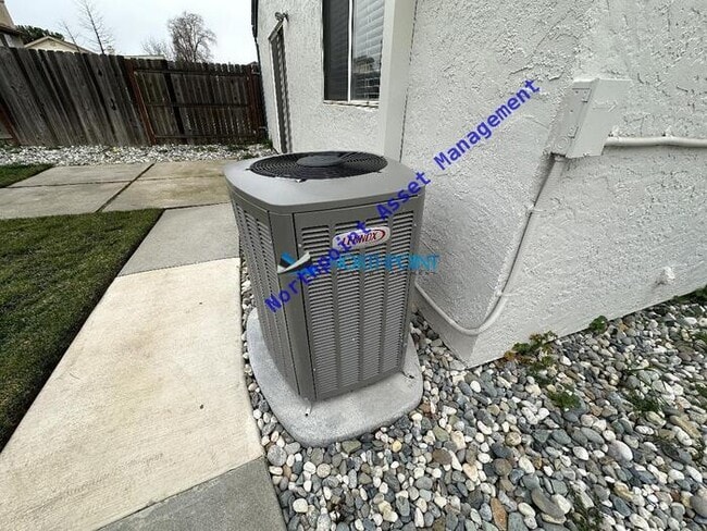 Building Photo - Remodeled 3BD/2BA Gem in Vintage Park